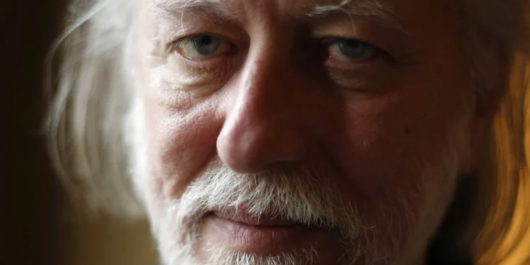 László Krasznahorkai “profundamente feliz” pela distinção do Nobel da Literatura