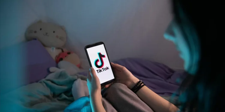 Redes sociais só a partir dos 16 anos. Parlamento Europeu contra “faroeste” digital