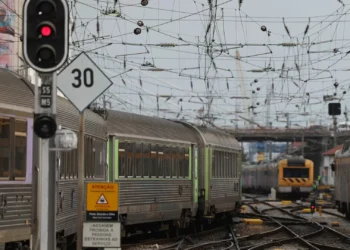 Atrasos nos comboios chegam a sete horas devido a problemas na Linha do Norte