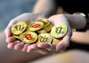 7 pessoas ficaram ricas com Bitcoin; saiba quem são e o que viram antes de investir