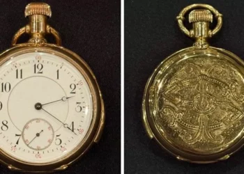 Relógio de passageiro do Titanic vendido por 2 milhões de euros em leilão