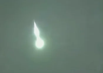 Meteoro verde explode no céu de Minas Gerais