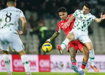 Vasco Sousa com fratura do perónio