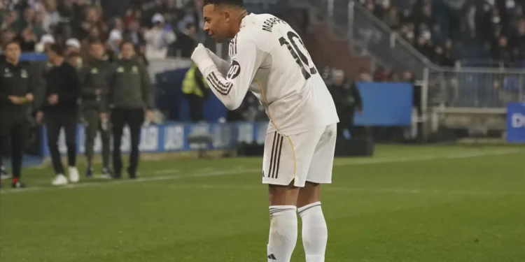 Real Madrid vence fora e mantêm distâncias para Barcelona