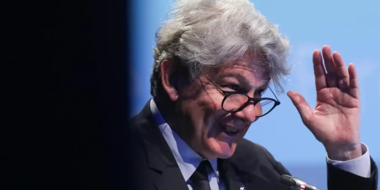 EUA impõem sanções a ex-comissário europeu e ativistas por alegada censura