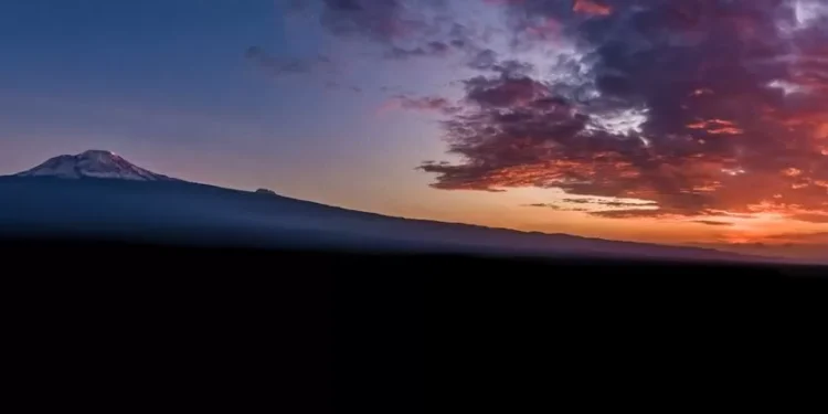 Cinco mortos em queda de helicóptero no Kilimanjaro, incluindo dois turistas