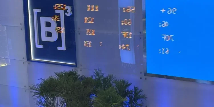 B3 (B3SA3) anuncia 1,9 bilhão em proventos; veja quem tem direito