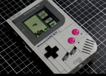 Conheça o Game Boy de Lego que roda jogos de verdade