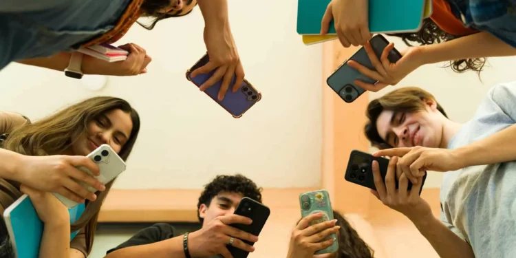 Olhar do Amanhã: proibir as redes sociais é o melhor caminho?