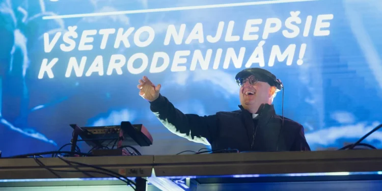 Concerto do padre Guilherme com mensagem do Papa em destaque no Washington Post