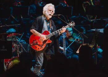 Morreu Bob Weir, guitarrista e cofundador dos Grateful Dead