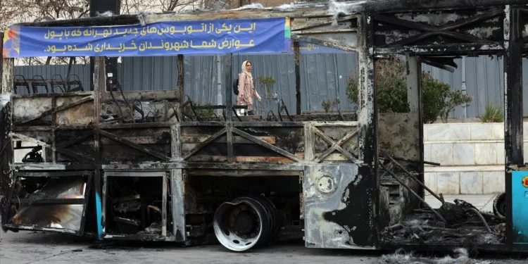 Quase 4.000 mortos e 9.000 feridos em protestos no Irão contabilizados por ONG