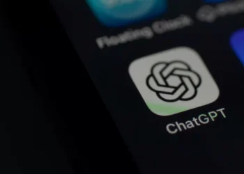 OpenAI testa anúncios no ChatGPT para usuários gratuitos e Go