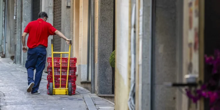 Número de desempregados nos centros de emprego cai 10,8% em dezembro