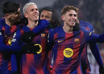 Barcelona assusta-se, Liverpool ganha fora