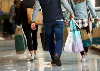 Indicador de confiança dos consumidores aumentou ligeiramente em dezembro