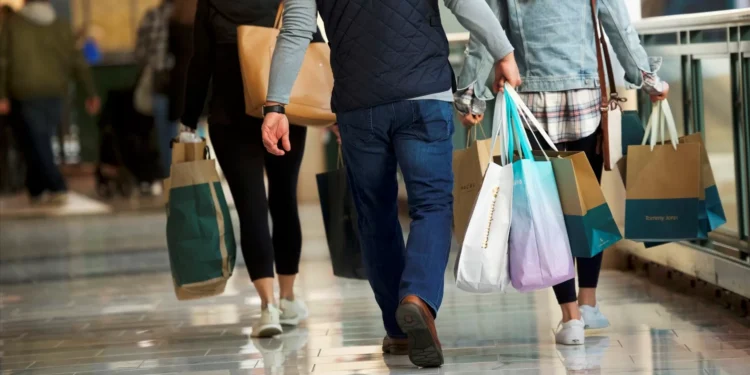 Indicador de confiança dos consumidores aumentou ligeiramente em dezembro