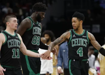 Queta marca oito pontos na vitória dos Celtics