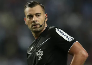 Nota 2 para David Silva. “Há penálti sobre Gul”