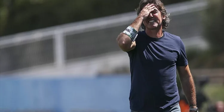 Sá Pinto despedido no Esteghlal