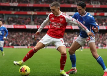 Arsenal tropeça em Brentford