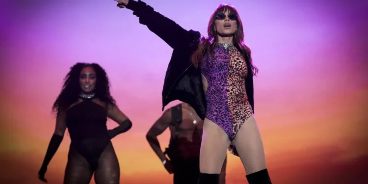 Anitta atua em Portugal em julho em concerto em nome próprio