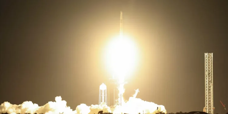 SpaceX passa a priorizar cidade autossustentável na Lua e adia plano para Marte