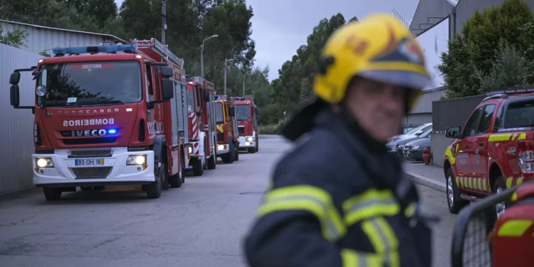 Matosinhos alerta para inalação de fumos em incêndio em fábrica de baterias
